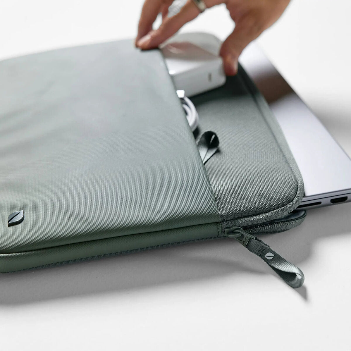 Laptop Cover Incase INCO400718-SIV Khaki